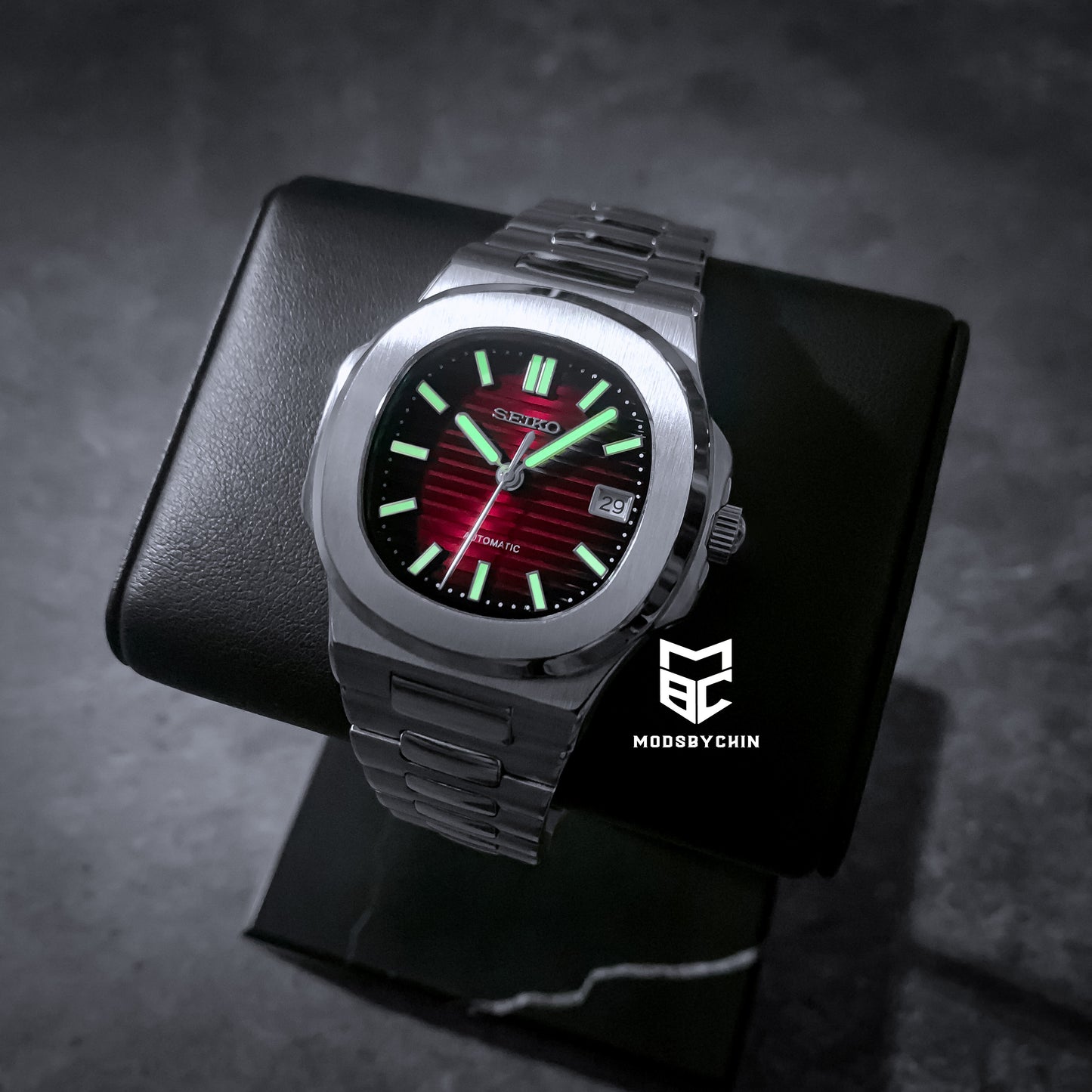 Nautilus Faded Red Black